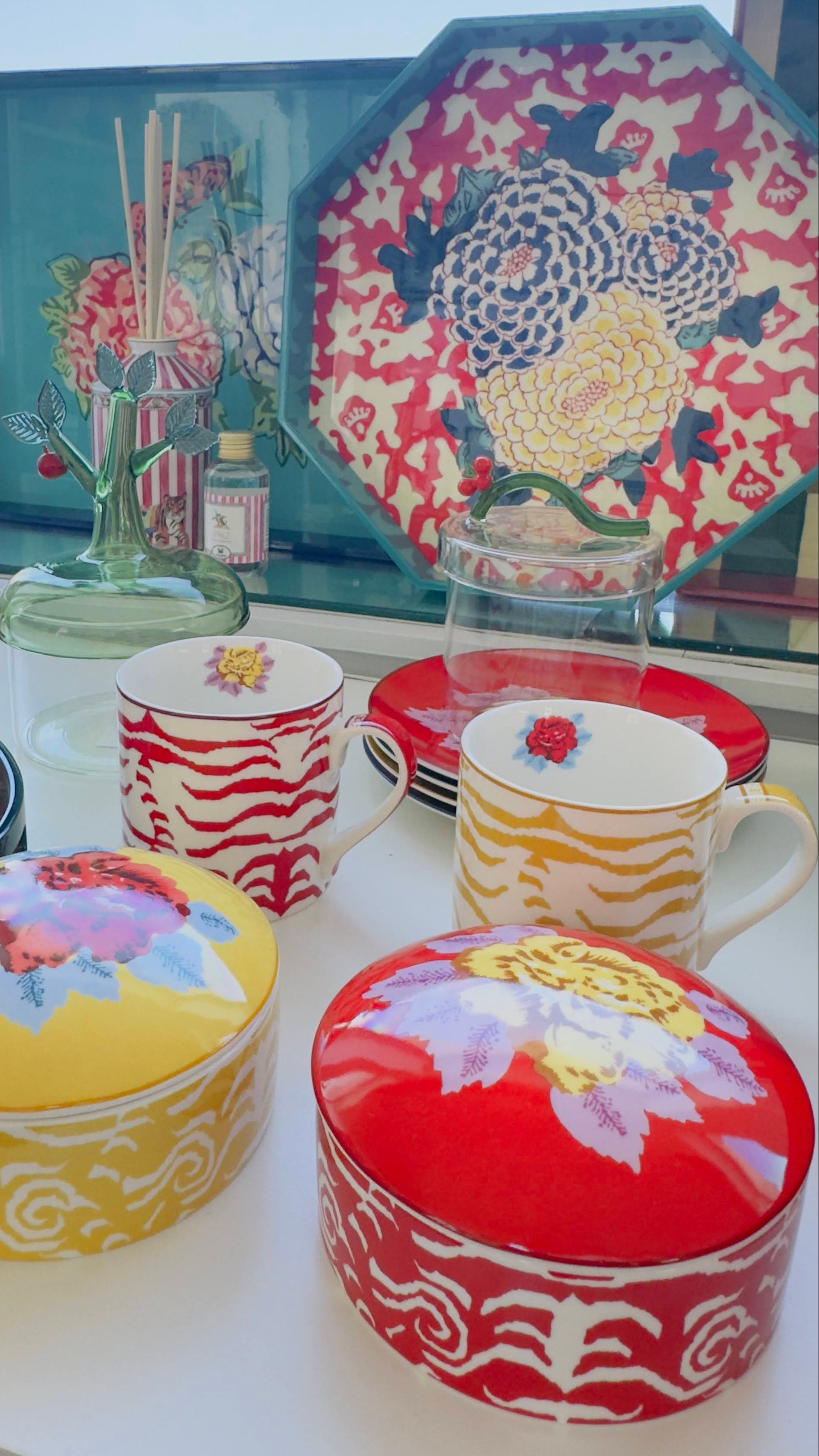 Arabesque Corolla Geranium Natural Octagonal Tray