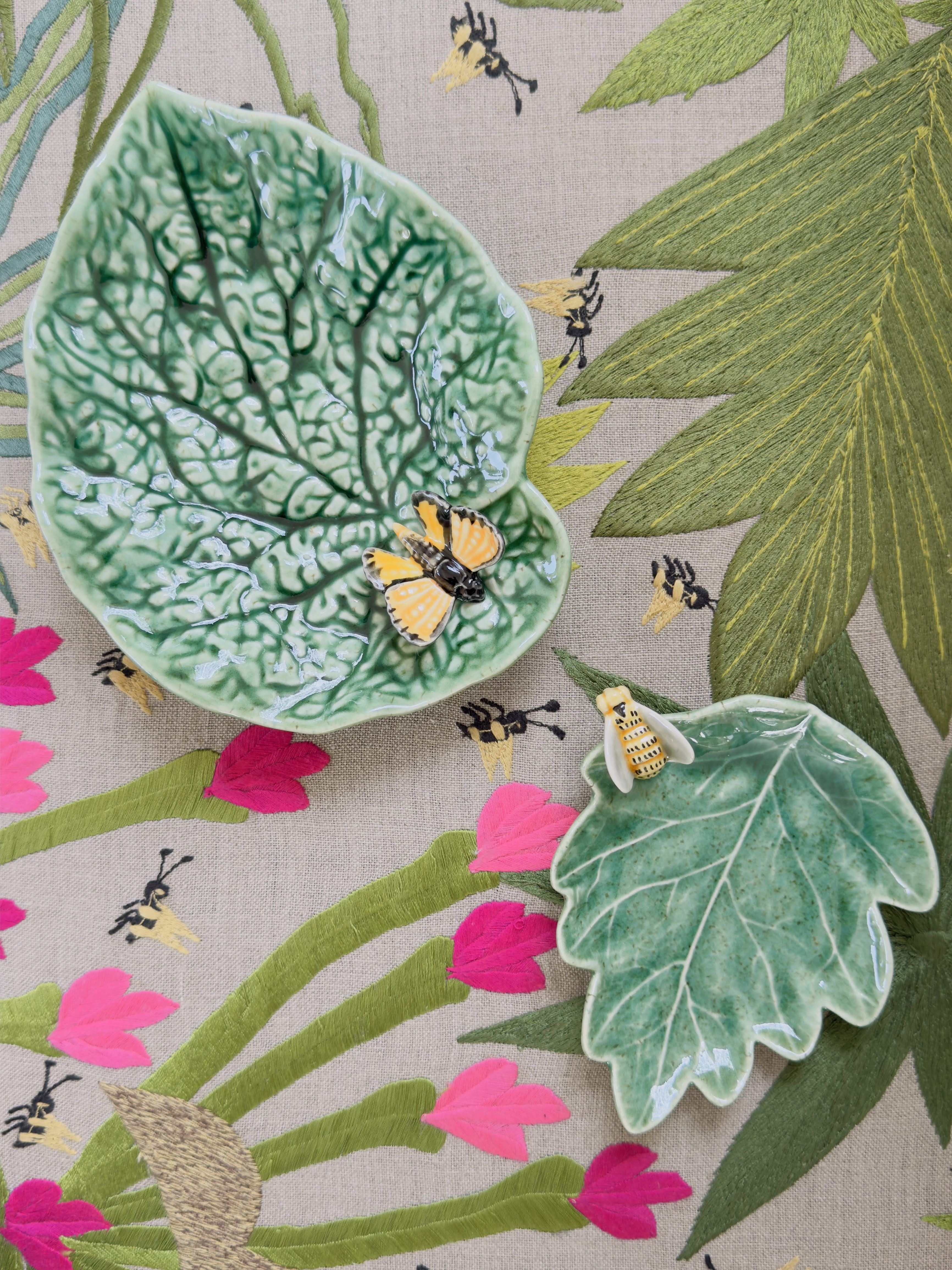 Leaf Oak Tree with Bee