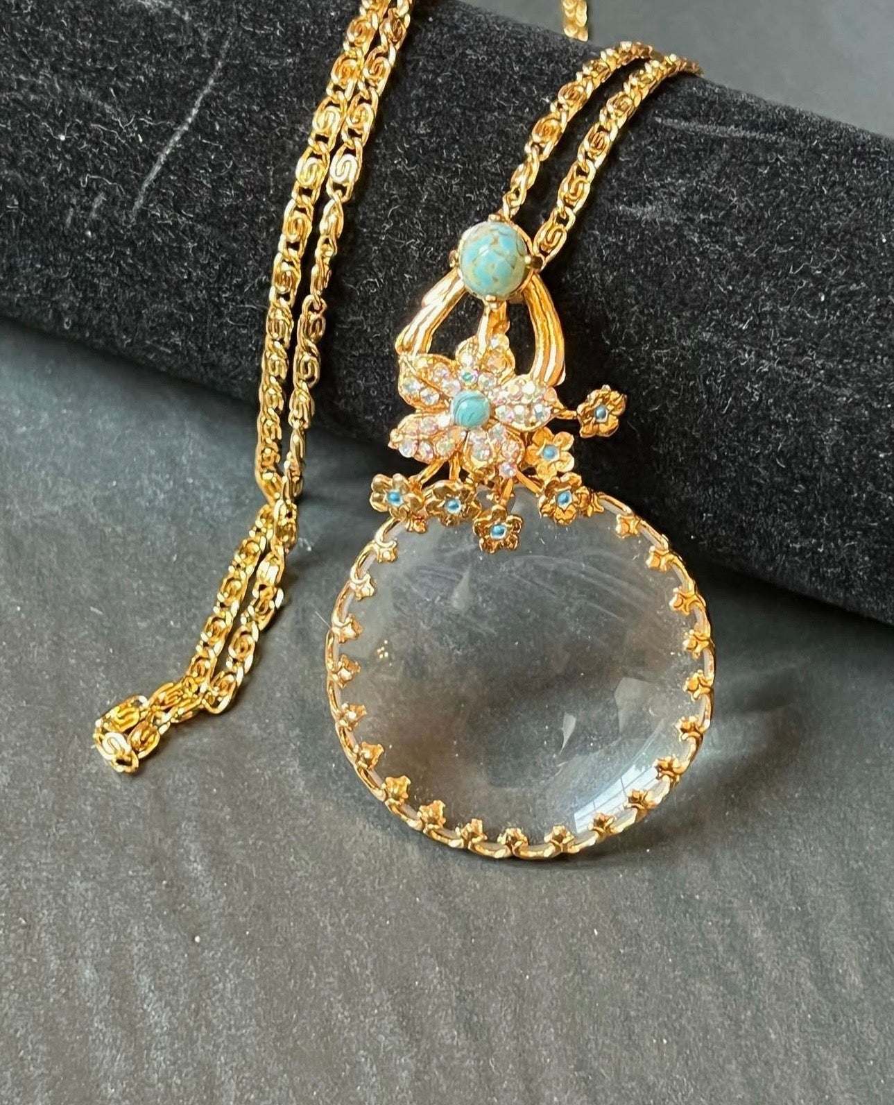 Ornella Magnifying Lens Necklace - Flower