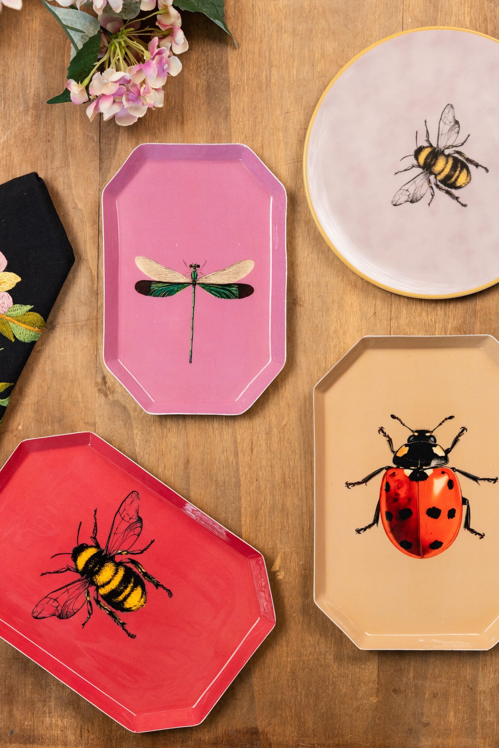 Les Ottomans Stamped Iron Tray - Bee