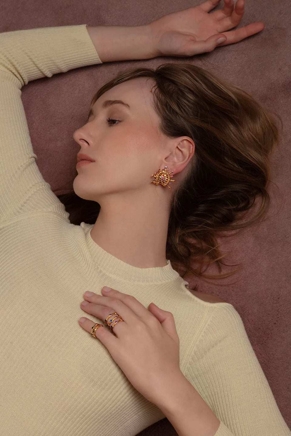 Stud Wavve Earrings with Multicolored Stones