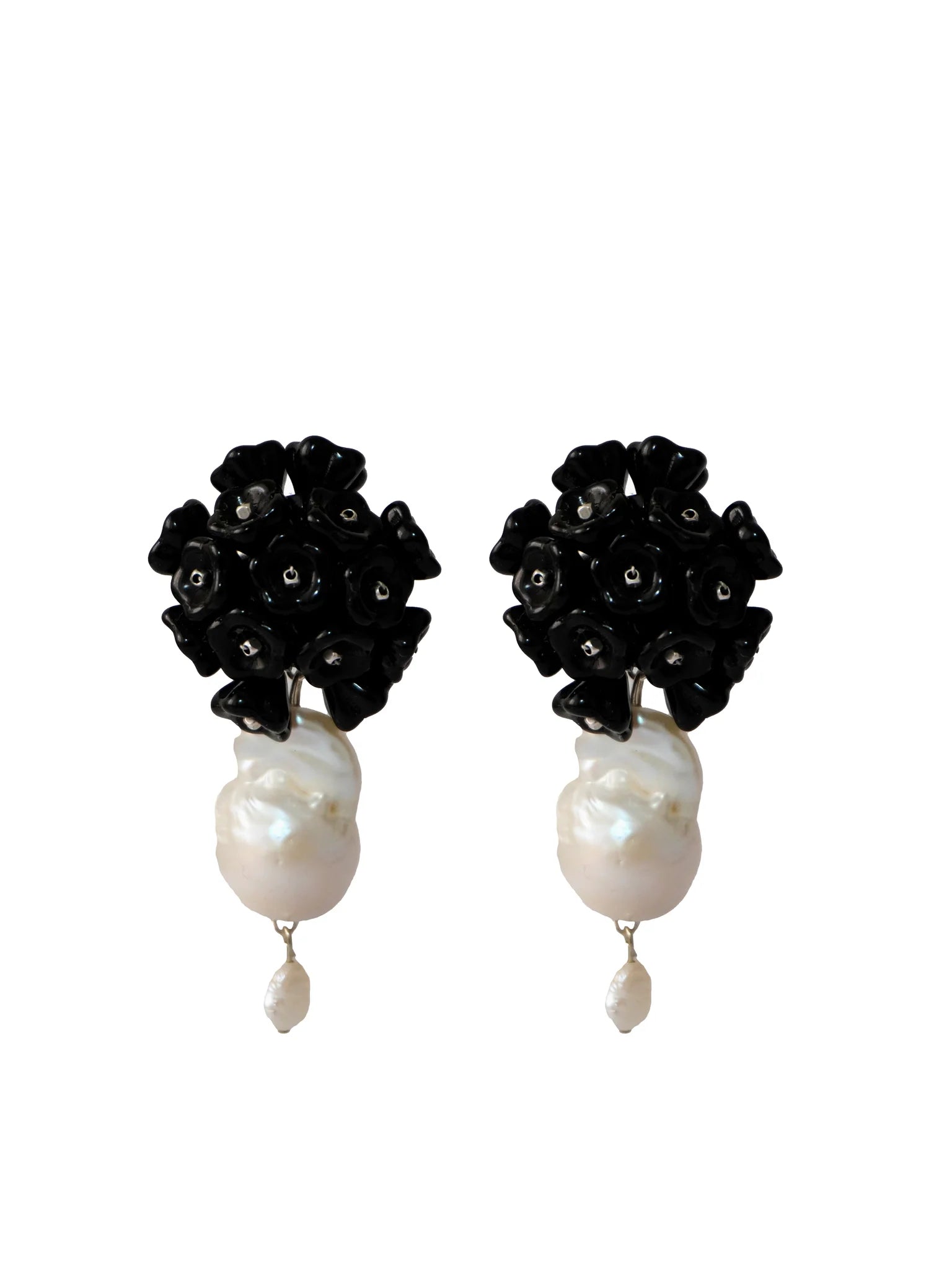 Blooming Pearl Black Earrings