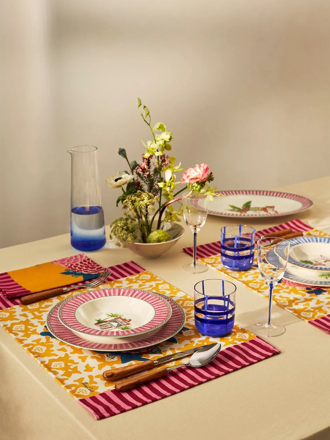 Sariska Porcelain Plates Set of 3 - Pink Unica