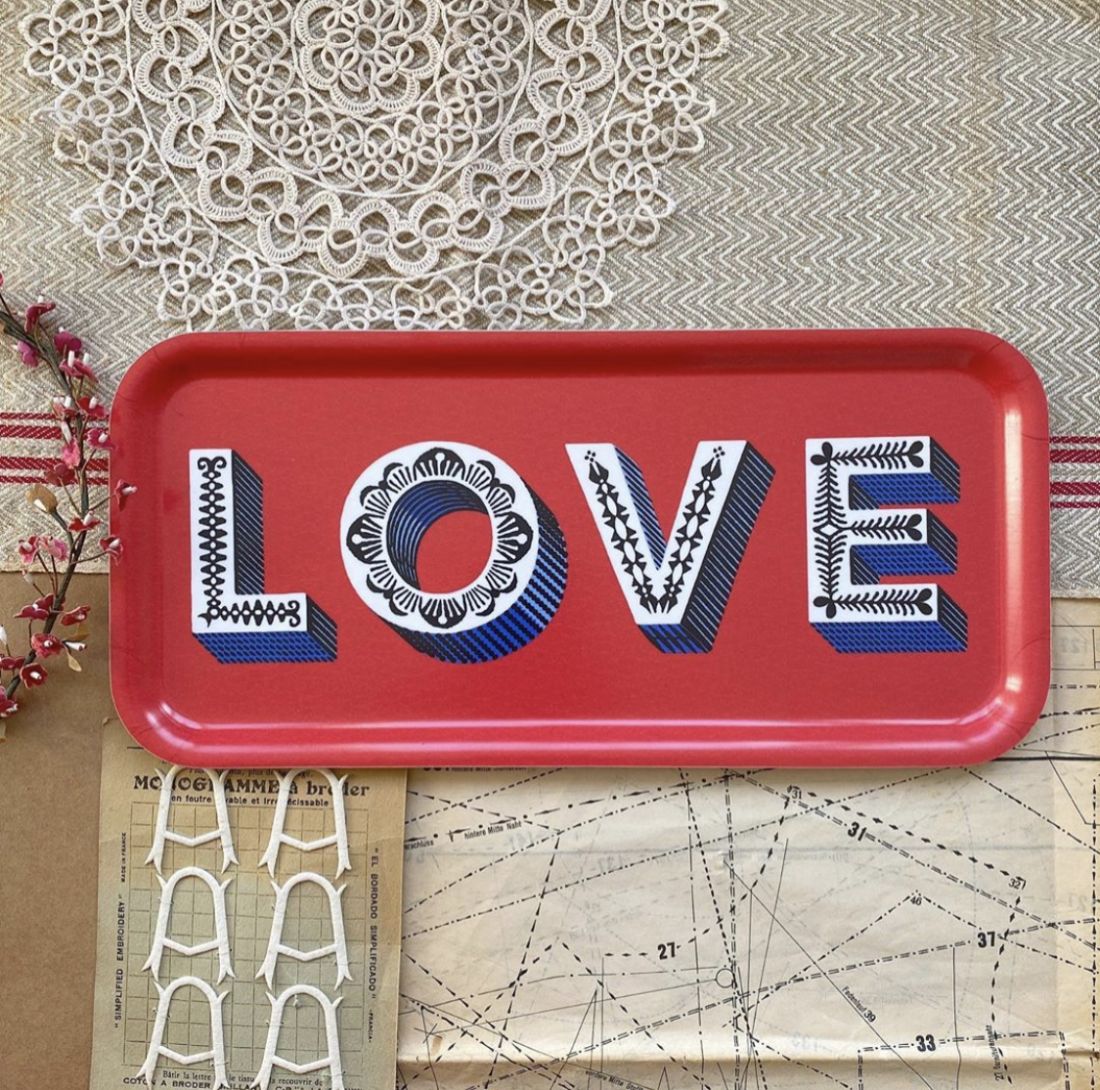 Love / Red Tray 32x15cm