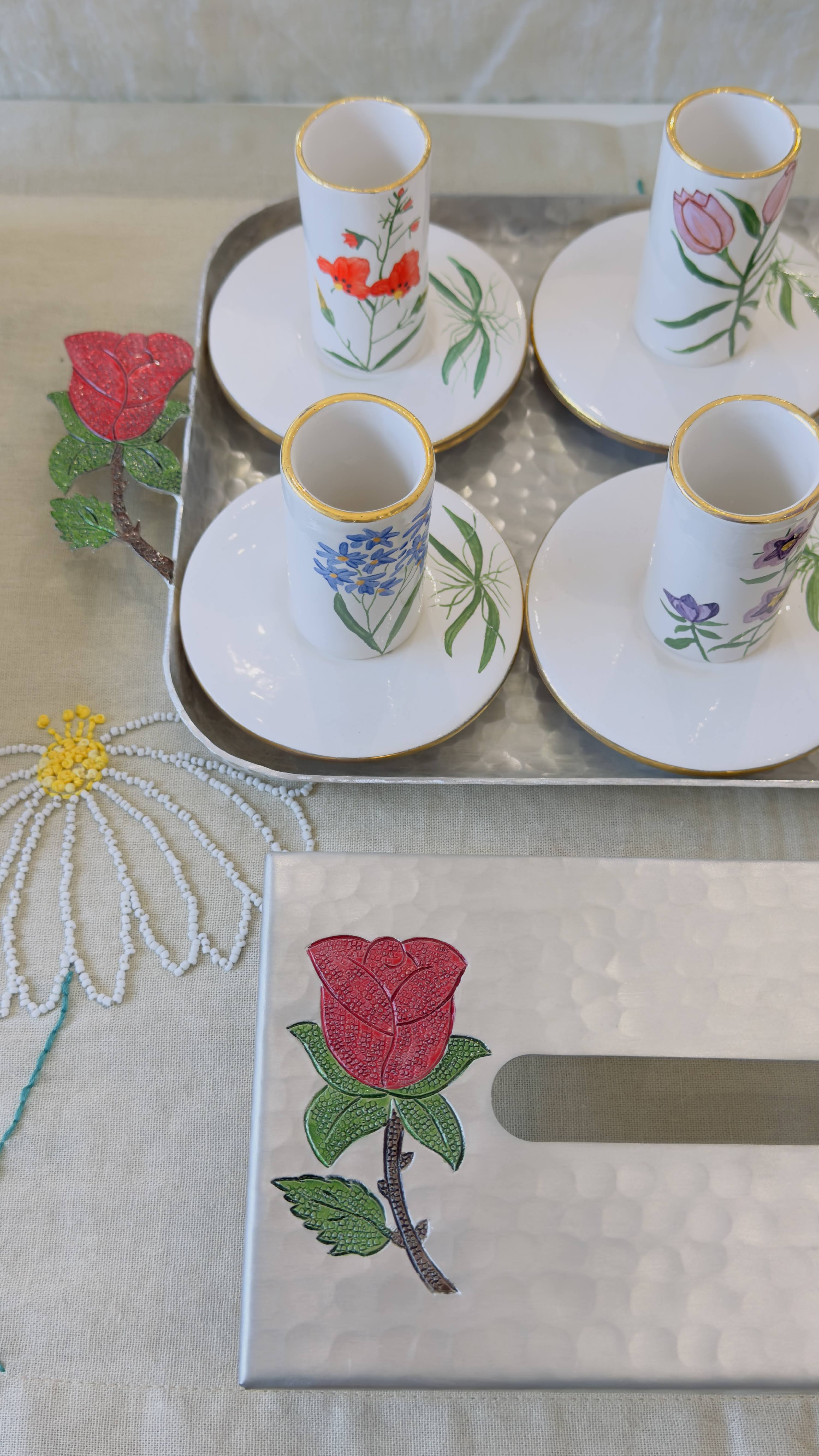 Tray.Aluminium with Rose Handles - Silver