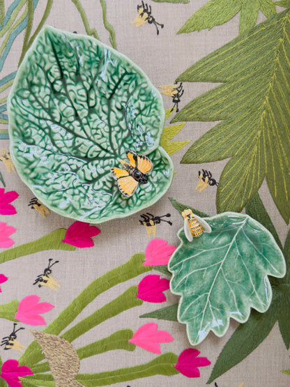 Leaf Oak Tree with Bee
