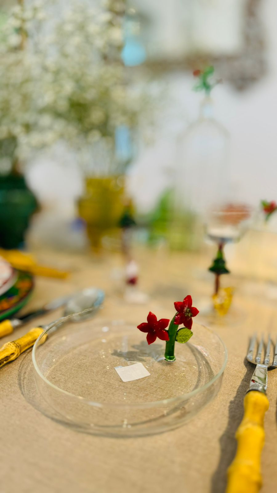 Ichendorf Christmas Flowers Saucer - Red Stars