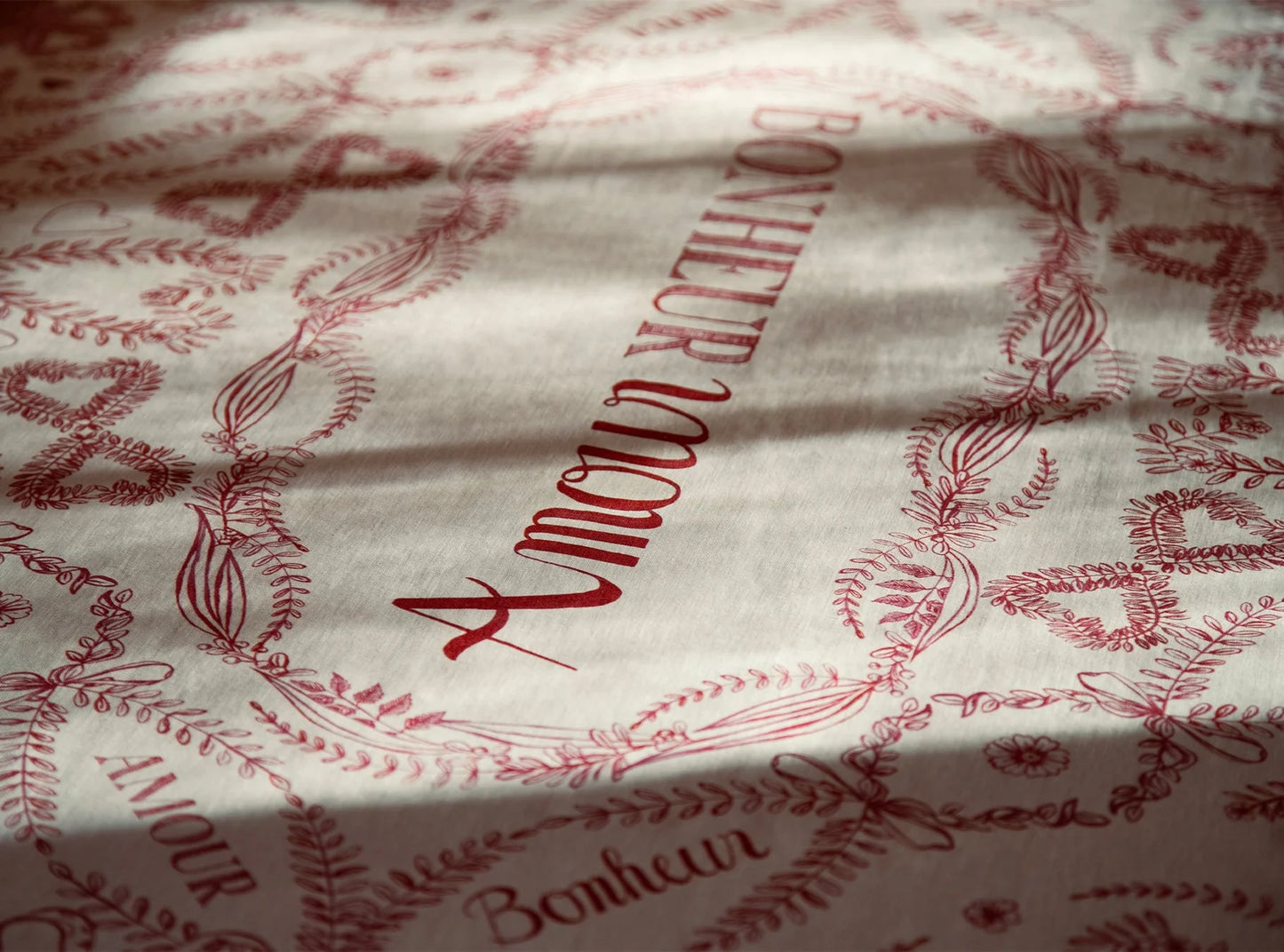 Amour Bonheur Linen Tablecloth