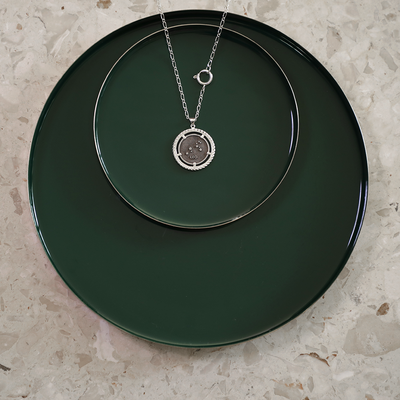 Elsa O Horoscope Necklace - Leo