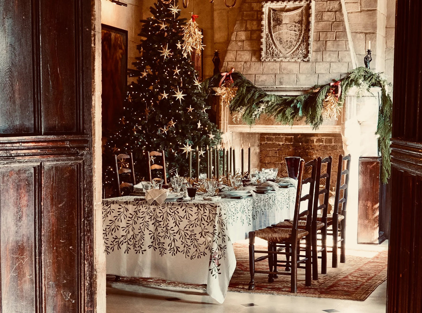Mistletoe Kiss Linen Tablecloth