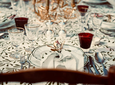 Mistletoe Kiss Linen Tablecloth