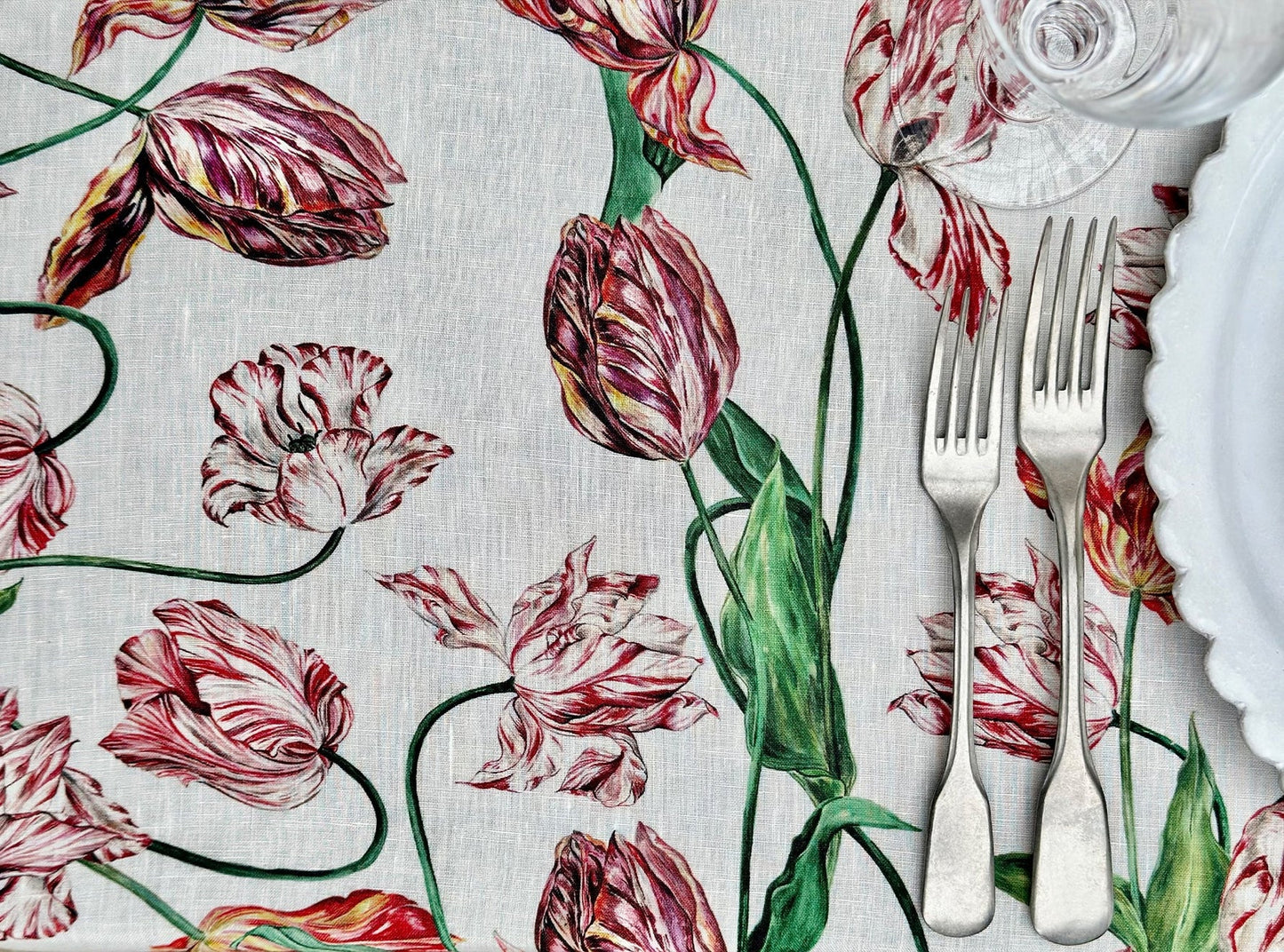 Tulip Linen Tablecloth in Red & Pink