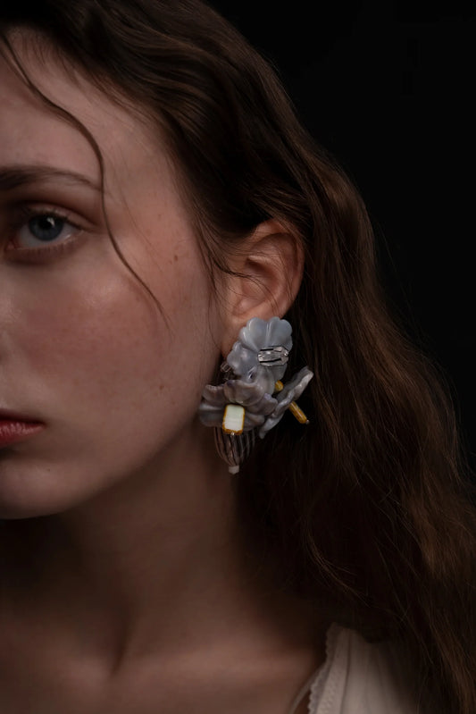 Gumpas Grey Earrings